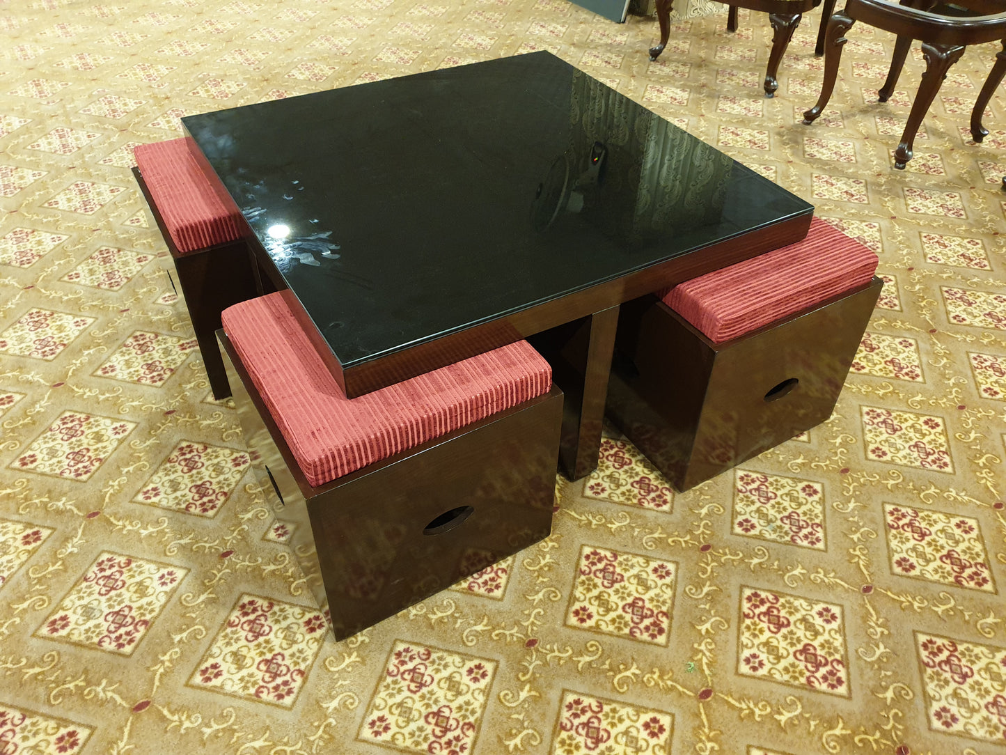 4 Stool Center Table